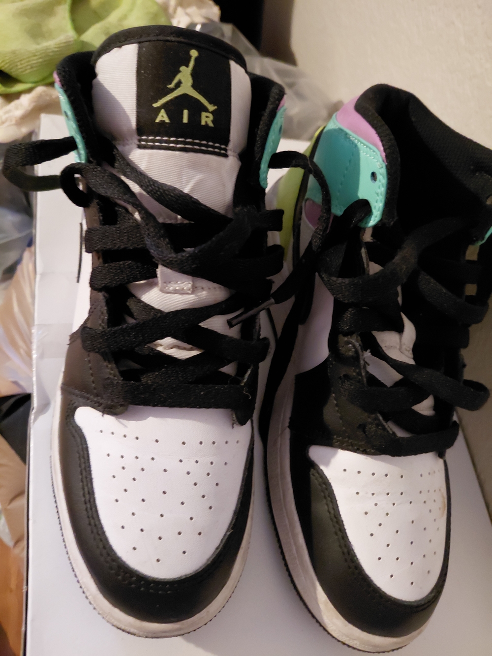 Air Jordan Mid-GS pastel, Boys Youth sz 5, unisex girls fit 6.5...$80